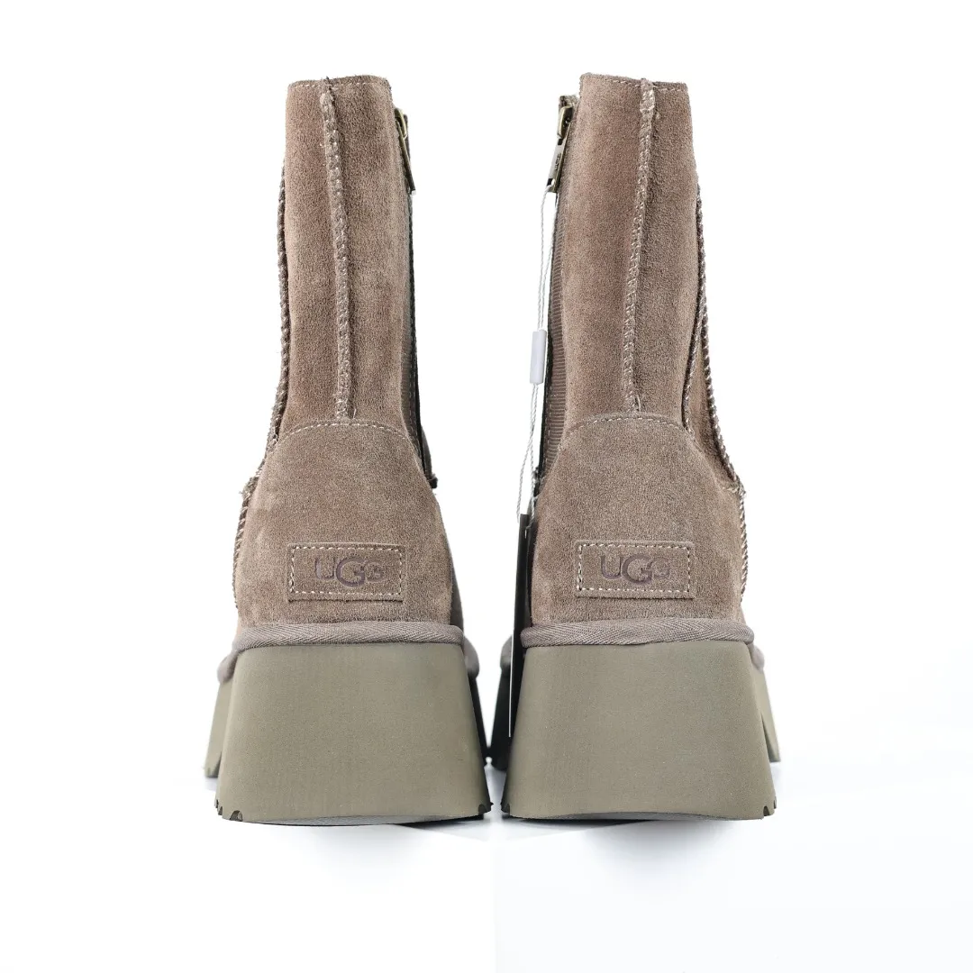 Pick up locally 💰700 Core recommended good price It is a very suitable choice for home furnishings. In the new year, uug launched a series of styles, which are partial to the preferences of young consumers and have also moved to the forefront of fashion trends. Shoe body material: water-repellent coated suede upper, 17 mm UGGPURE™ implantable wool insole, lightweight non-slip and comfortable rubber outsole, with brand LOGO and trademark, with full packaging Size: 35 36 37 38 39 40